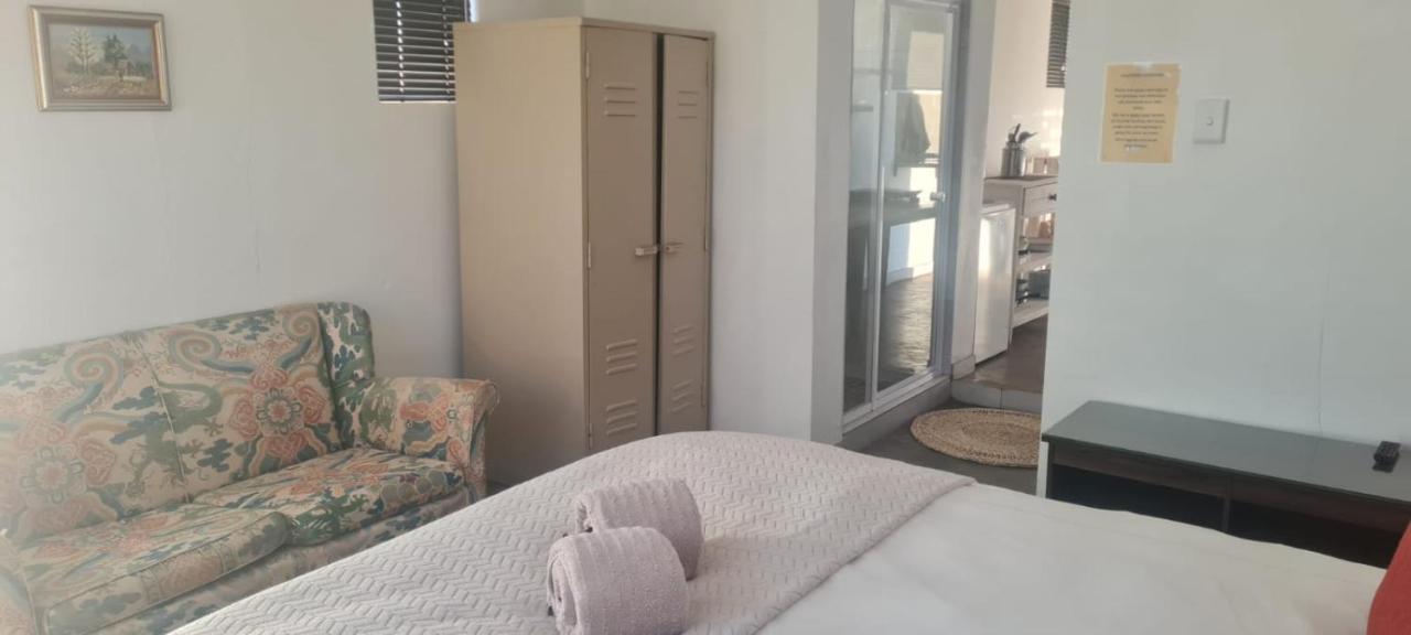 Dewdrop Farm Stay Ермело Екстериор снимка