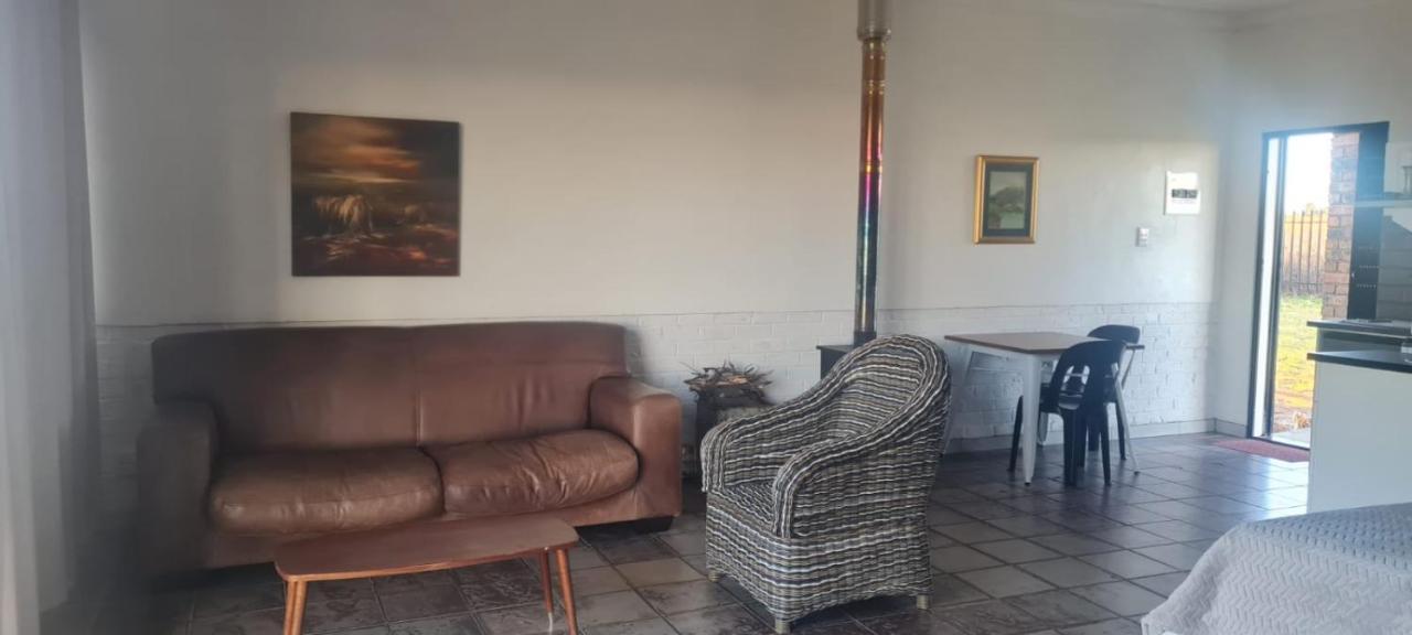 Dewdrop Farm Stay Ермело Екстериор снимка