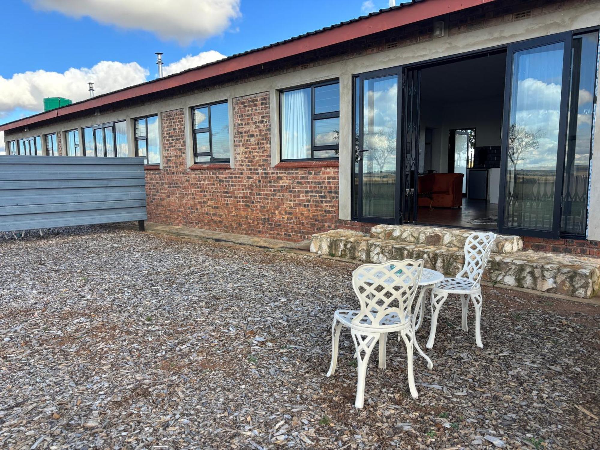 Dewdrop Farm Stay Ермело Екстериор снимка